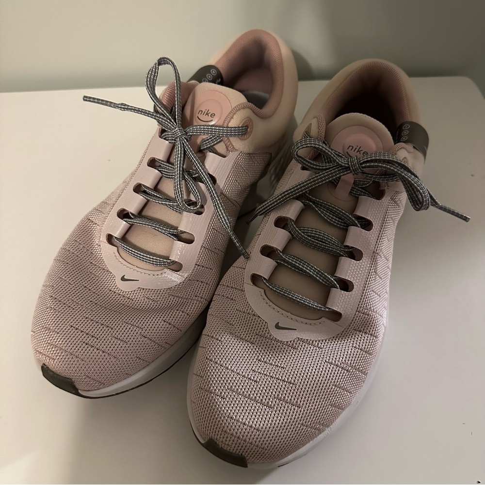 Women’s Nike Renew Serenity Run Barely Rose Sneakers Size 9.5